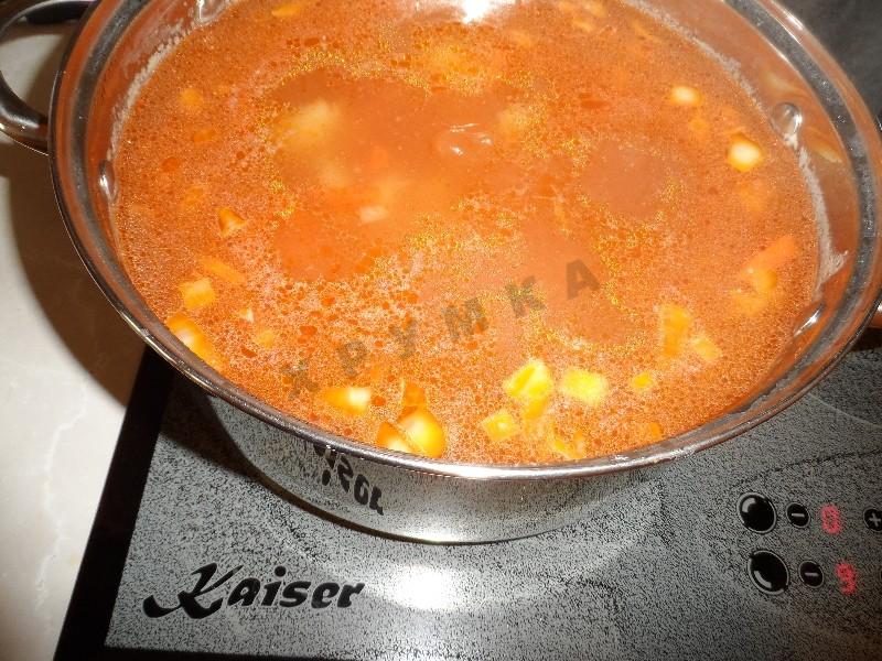 Шаг 12 приготовления Суп с курицей и жареной лапшой-паутинкой