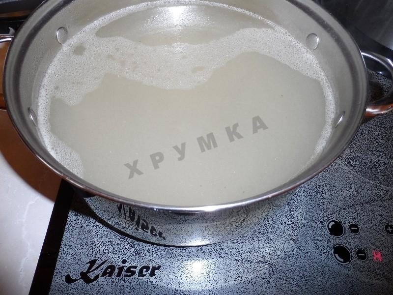 Шаг 2 приготовления Суп с курицей и жареной лапшой-паутинкой