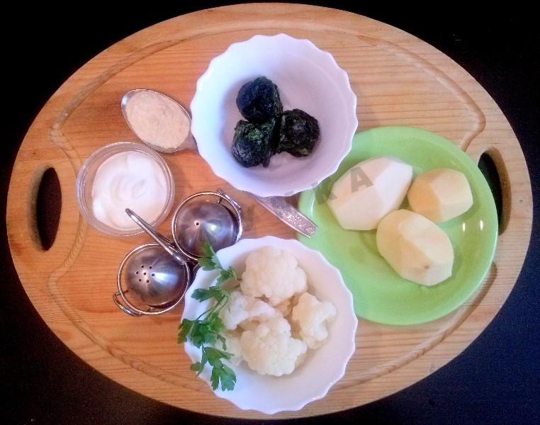 Шаг 1 приготовления Суп пюре из цветной капустой шпината и картошки