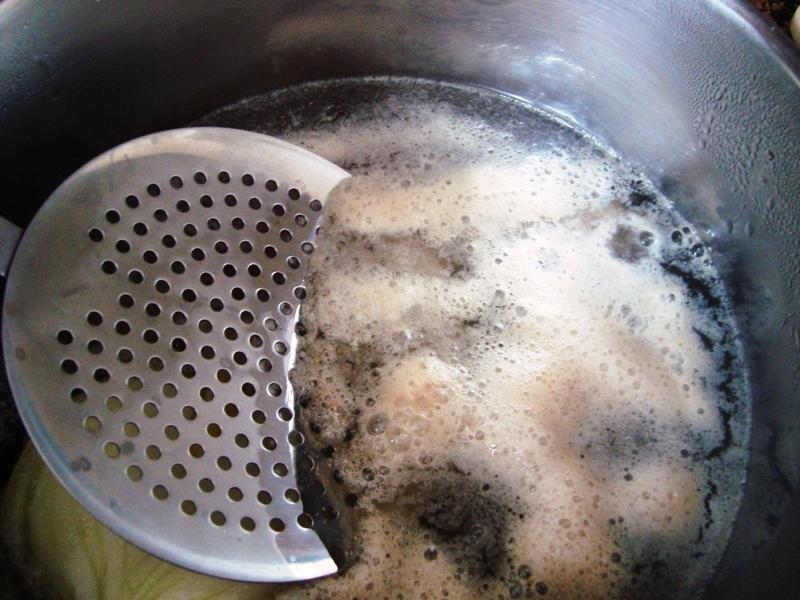 Шаг 3 приготовления Кислые щи с утиными потрохами