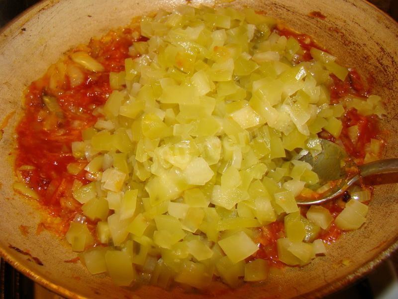 Шаг 11 приготовления Суп сборная солянка с копченостями на мясном бульоне