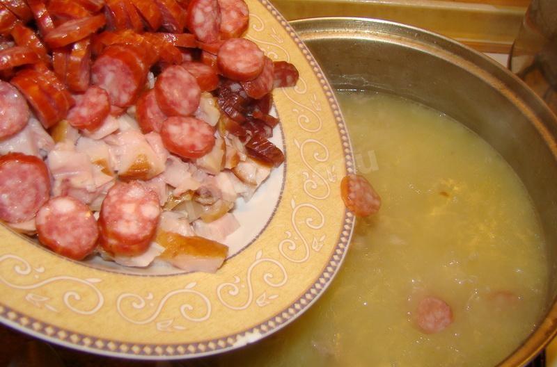 Шаг 15 приготовления Суп сборная солянка с копченостями на мясном бульоне