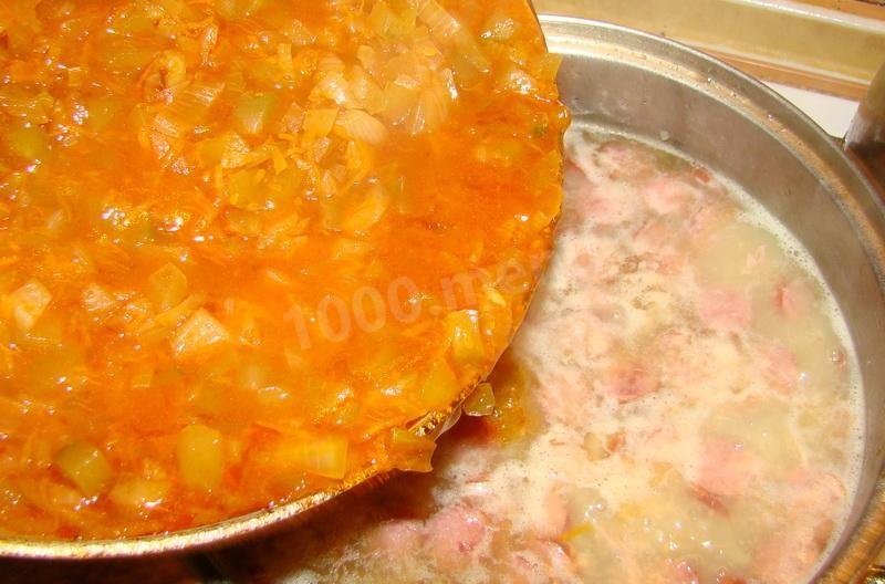 Шаг 16 приготовления Суп сборная солянка с копченостями на мясном бульоне