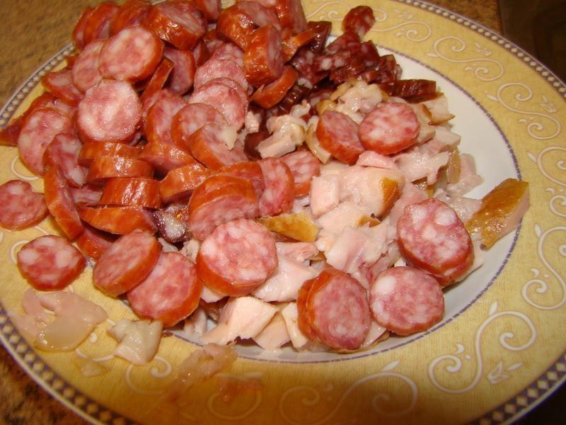 Шаг 5 приготовления Суп сборная солянка с копченостями на мясном бульоне