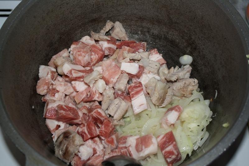 Шаг 4 приготовления Свиной харчо с пшеном