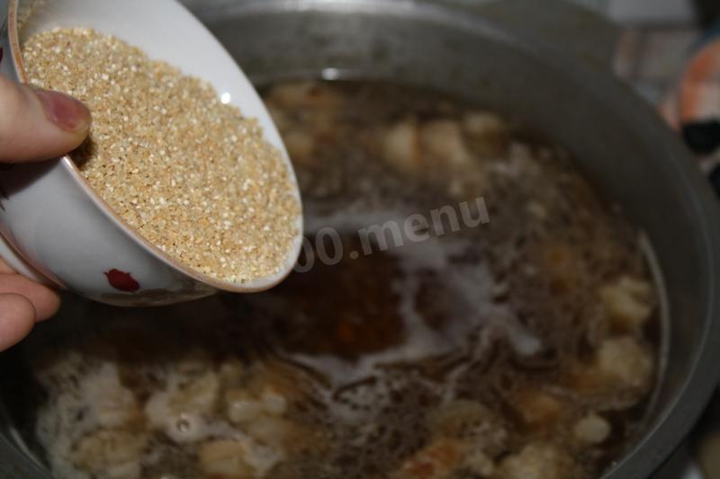 Шаг 9 приготовления Свиной харчо с пшеном