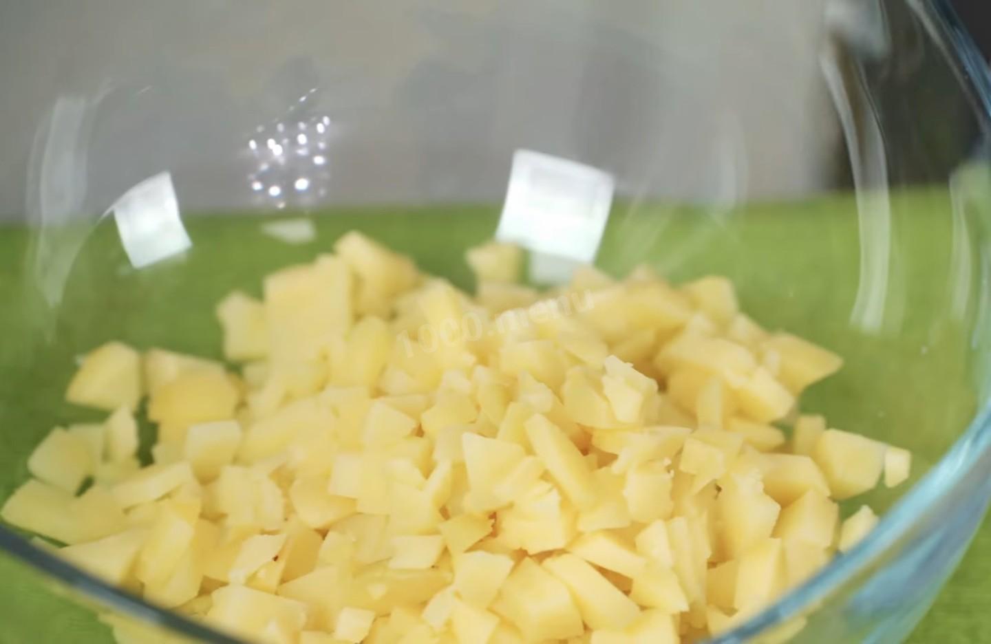Шаг 2 приготовления Окрошка с колбасой и овощами на квасе