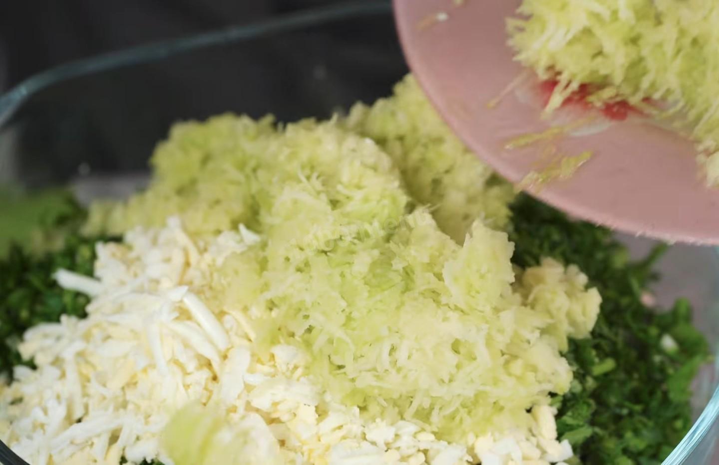 Шаг 8 приготовления Окрошка с колбасой и овощами на квасе