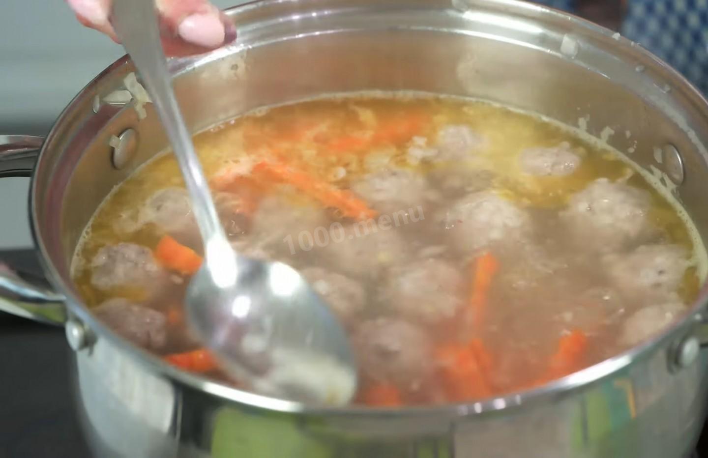 Шаг 15 приготовления Суп с мясными фрикадельками и клецками