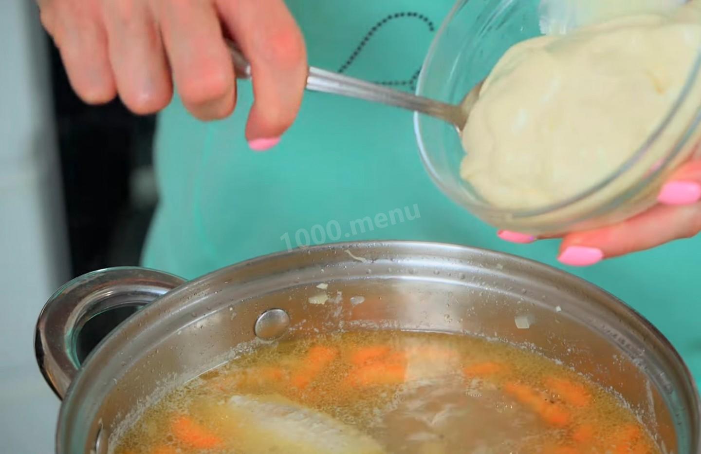 Шаг 10 приготовления Суп с сыром курицей и картошкой