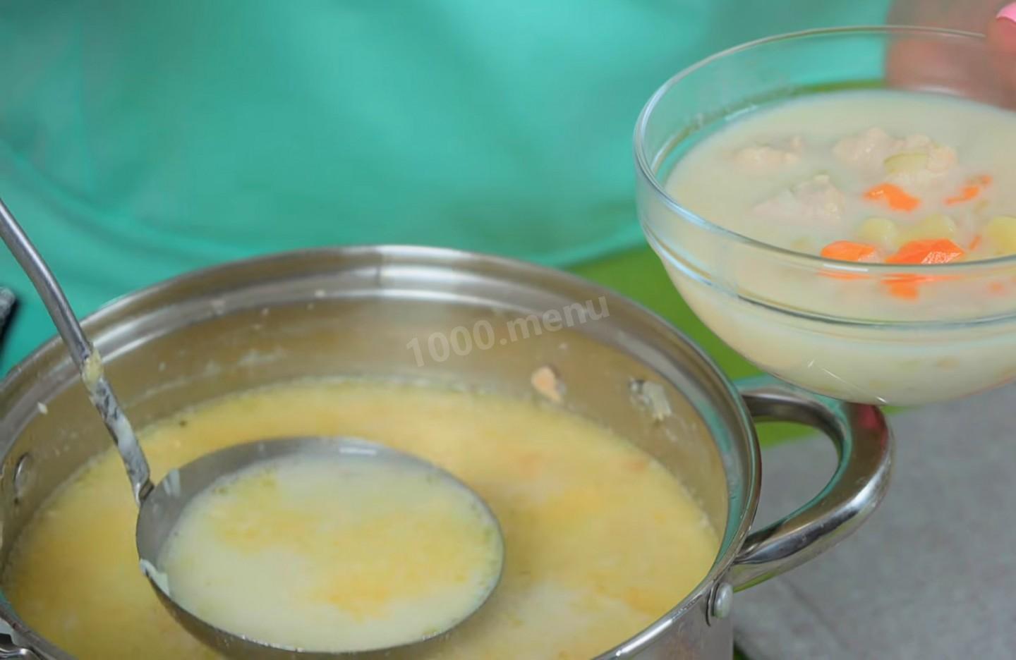 Шаг 12 приготовления Суп с сыром курицей и картошкой
