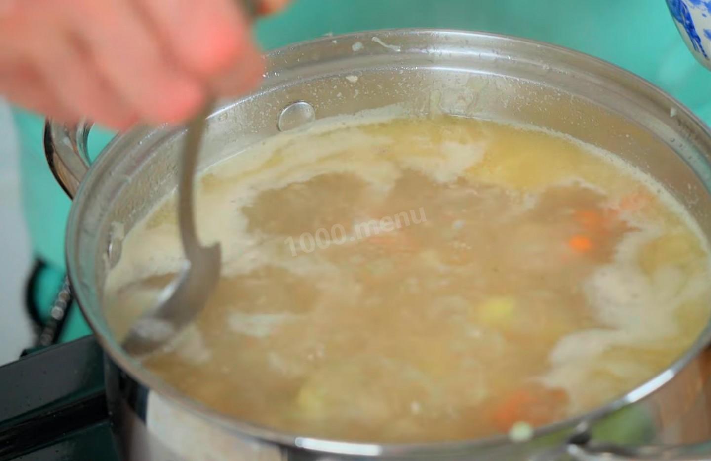 Шаг 9 приготовления Суп с сыром курицей и картошкой