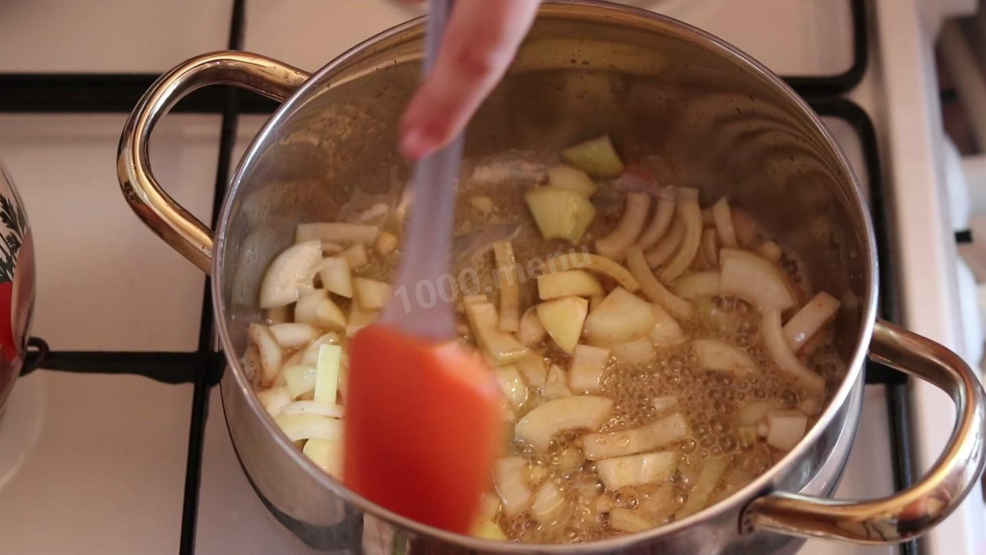 Шаг 7 приготовления Тыквенный крем-суп с картошкой и базиликом