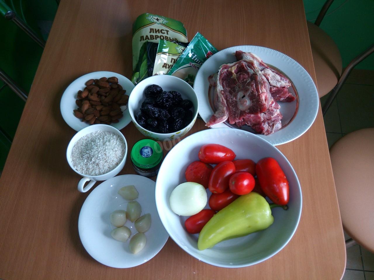 Шаг 1 приготовления Харчо с орехами и черносливом