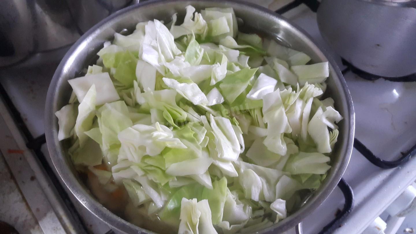 Шаг 9 приготовления Сырный суп с капустой курицей и плавленным сыром
