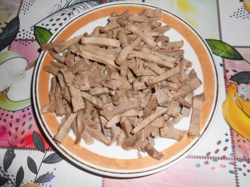 Шаг 5 приготовления Рассольник с рисом и языком
