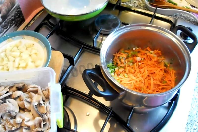 Шаг 1 приготовления Грибовница с шампиньонами
