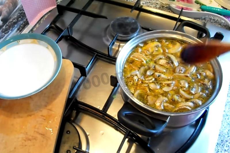 Шаг 10 приготовления Грибовница с шампиньонами