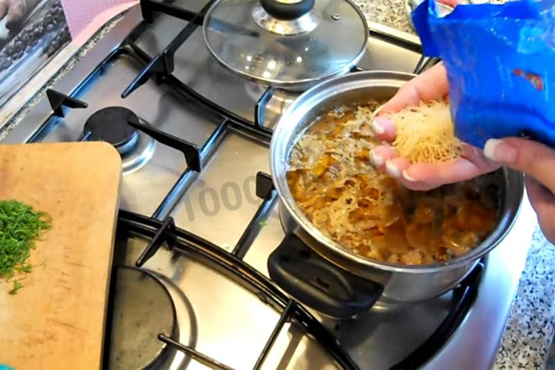 Шаг 11 приготовления Грибовница с шампиньонами