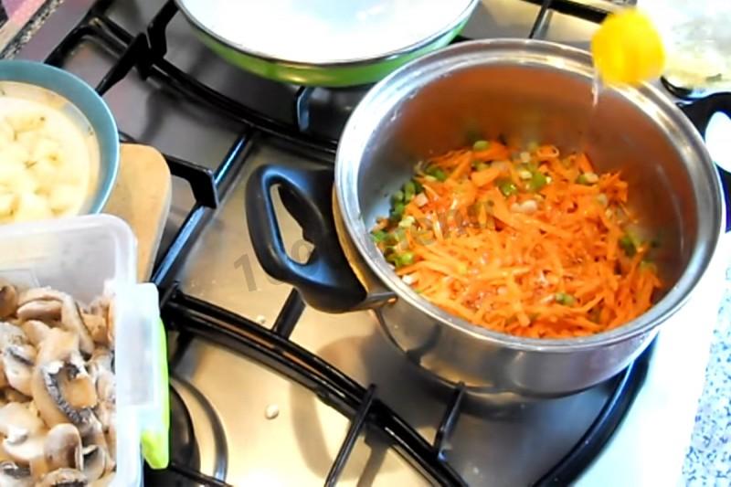 Шаг 2 приготовления Грибовница с шампиньонами