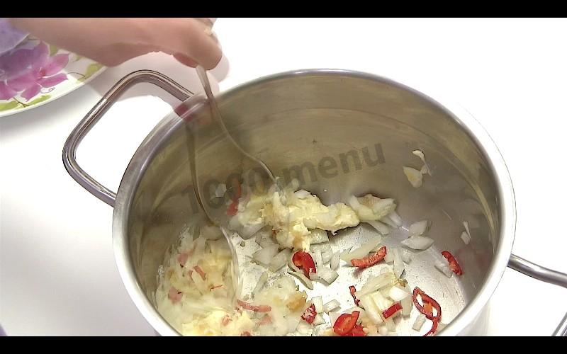 Шаг 5 приготовления Витаминный суп пюре из тыквы с чили