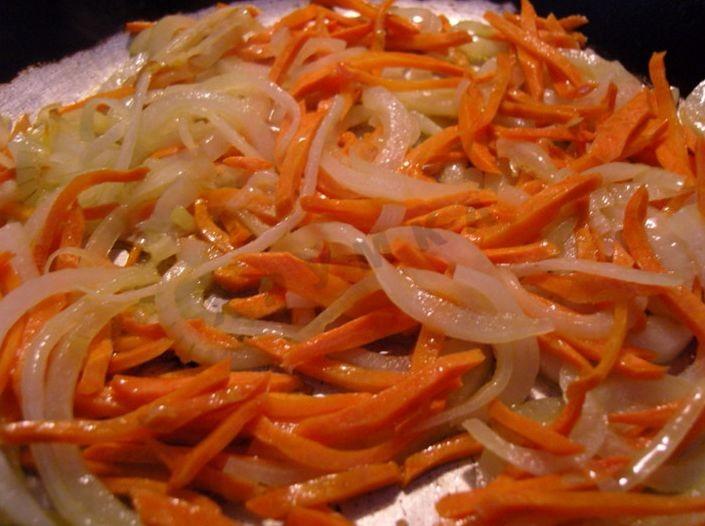 Шаг 3 приготовления Суп грибной с сыром и сушёными грибами