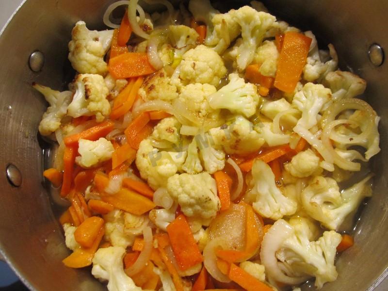 Шаг 7 приготовления Крем суп из цветной капусты с курицей и плавленым сыром