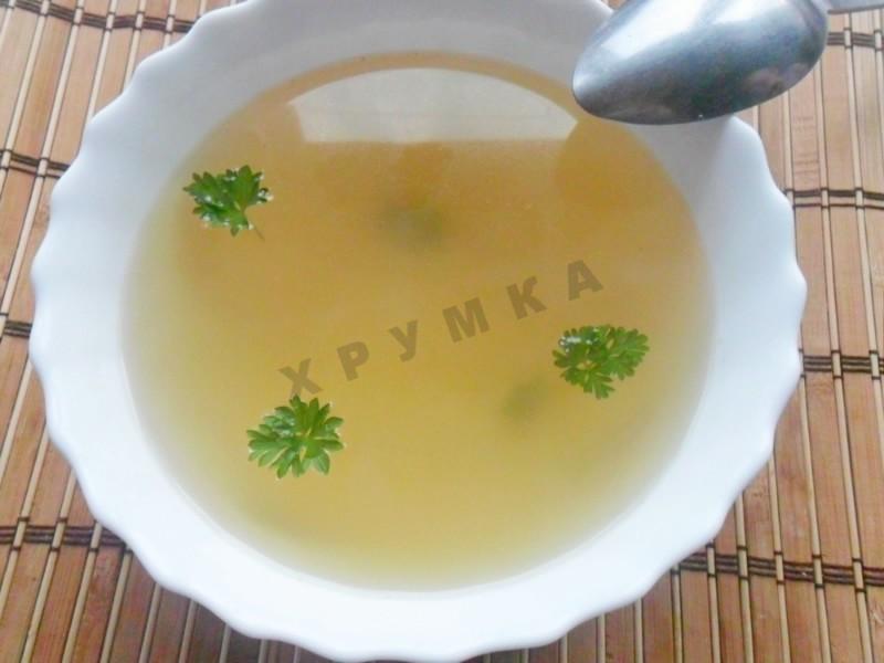 Шаг 4 приготовления Бульон из рыбных потрохов прозрачный