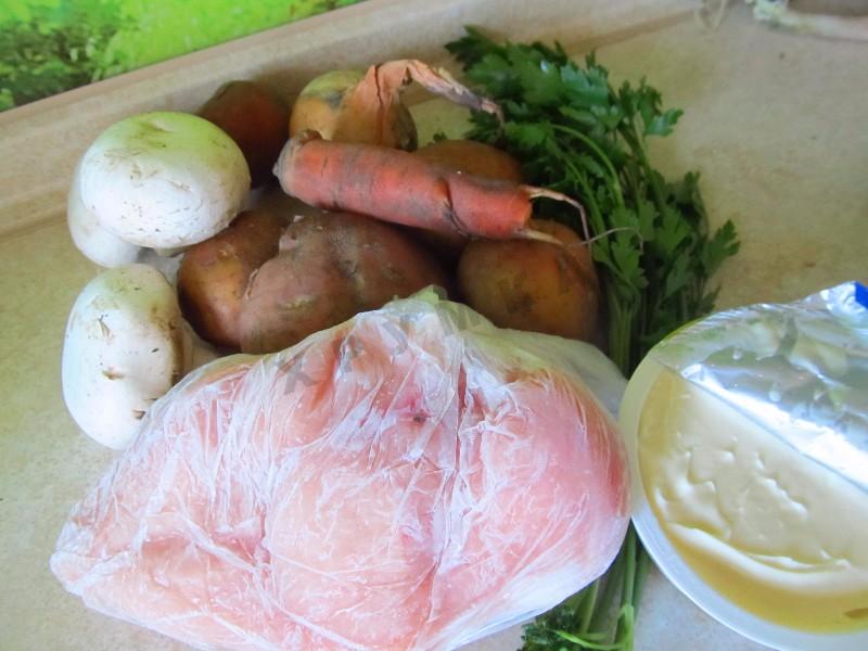 Шаг 1 приготовления Суп пюре на курином бульоне из шампиньонов