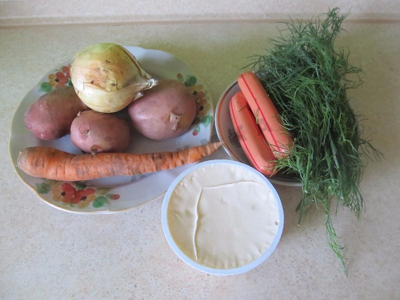 Шаг 1 приготовления Суп с сосисками картошкой и сыром