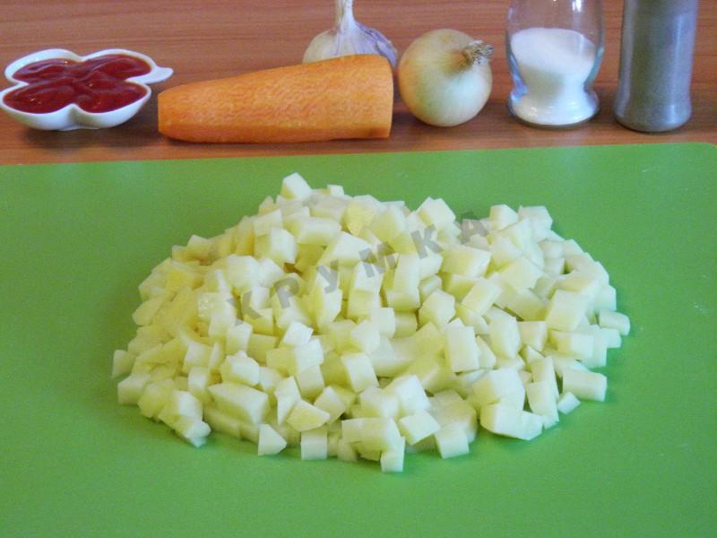 Шаг 2 приготовления Суп с индоуткой кетчупом и консервированной фасолью
