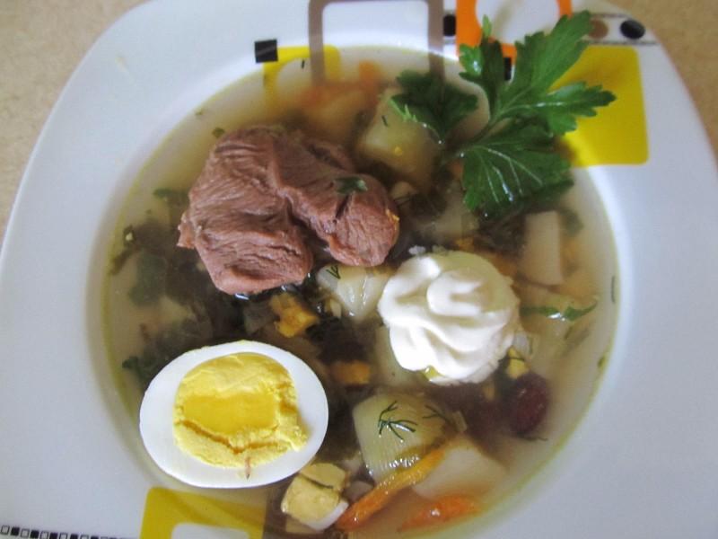 Шаг 15 приготовления Зеленый борщ с крапивой щавелем и яйцом на мясном бульоне