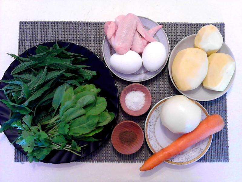 Шаг 1 приготовления Зеленые щи с крапивой, курицей и щавелем и яйцом
