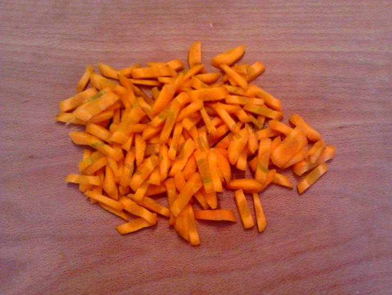 Шаг 2 приготовления Зеленые щи с крапивой, курицей и щавелем и яйцом
