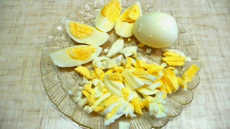 Шаг 7 приготовления Картофельный суп на воде с крапивой щавелем вареным яйцом
