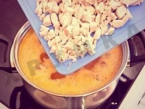 Шаг 7 приготовления Куриный суп с плавленным сыром