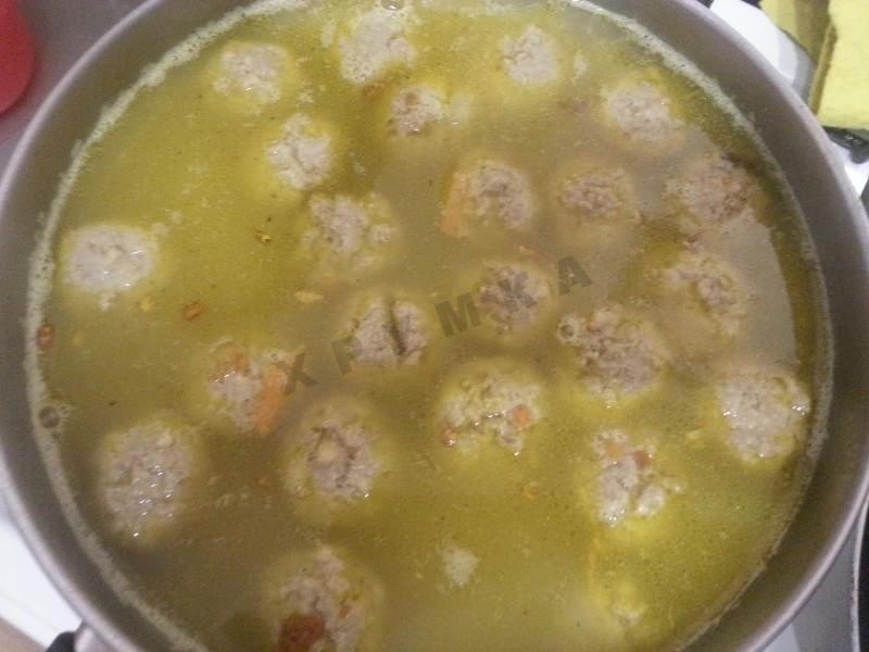 Шаг 9 приготовления Суп с куриным фаршем и чечевицей