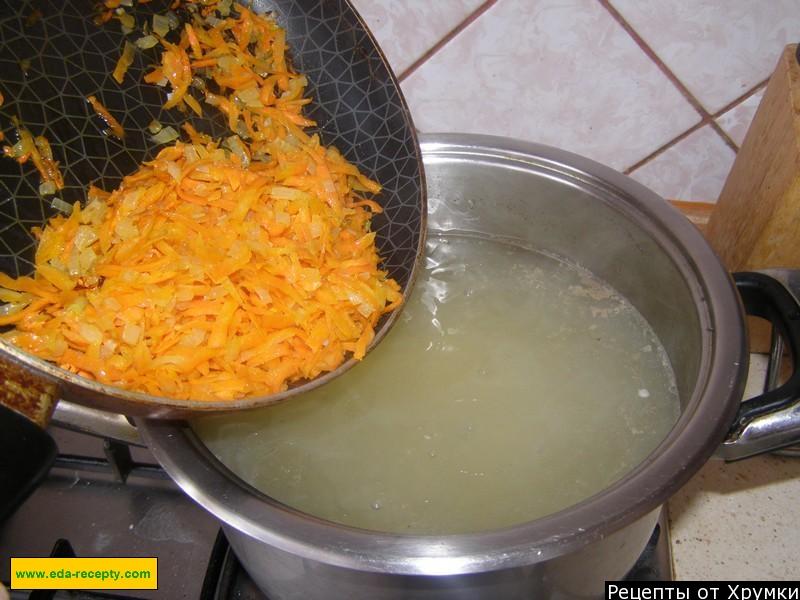 Шаг 4 приготовления Зелёный борщ на мясе со щавелем, зеленью и яйцом
