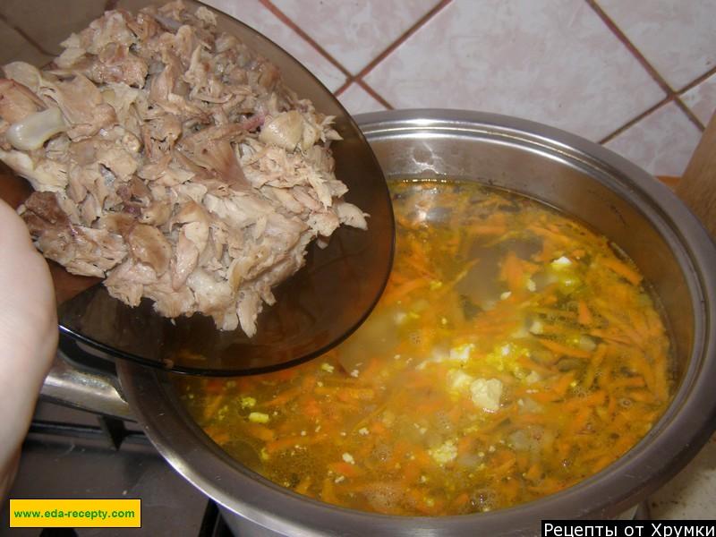 Шаг 7 приготовления Зелёный борщ на мясе со щавелем, зеленью и яйцом