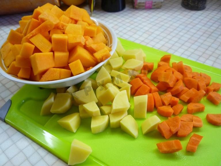 Шаг 2 приготовления Суп пюре из тыквы с яблоками и мускатным орехом