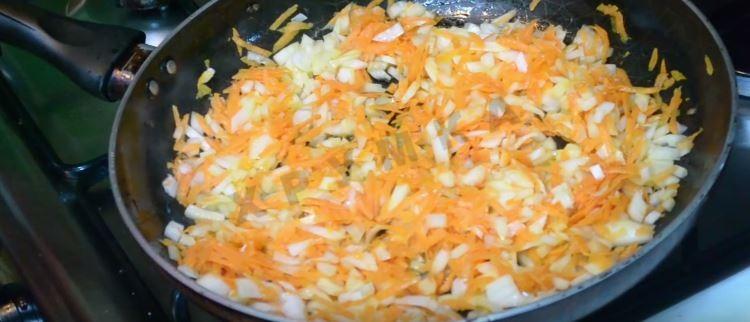 Шаг 7 приготовления Грибной суп из козлят