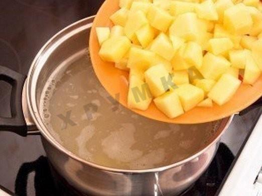 Шаг 3 приготовления Сырный куриный суп с рисом