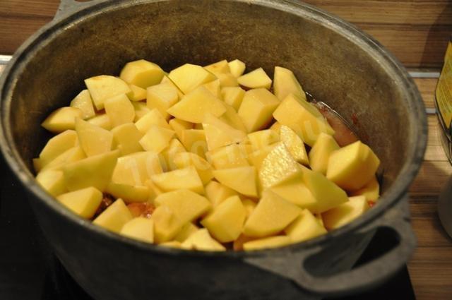 Шаг 11 приготовления Суп со свеклой из курицы