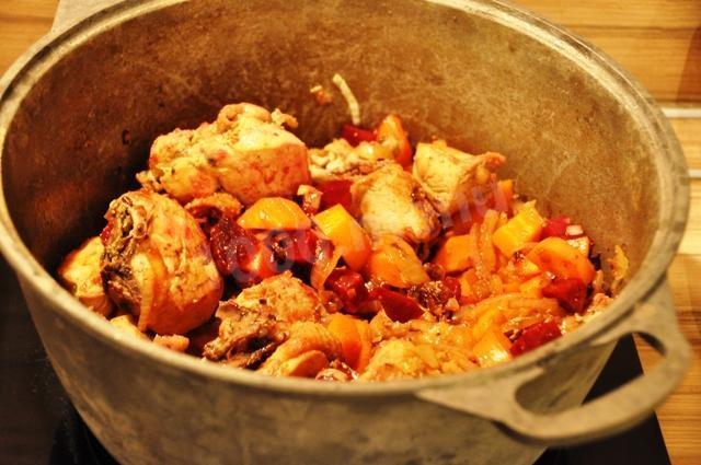 Шаг 9 приготовления Суп со свеклой из курицы