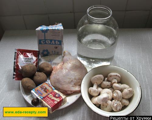 Шаг 1 приготовления Белый сырный суп с курицей и грибами