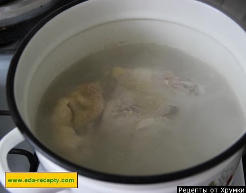 Шаг 2 приготовления Белый сырный суп с курицей и грибами