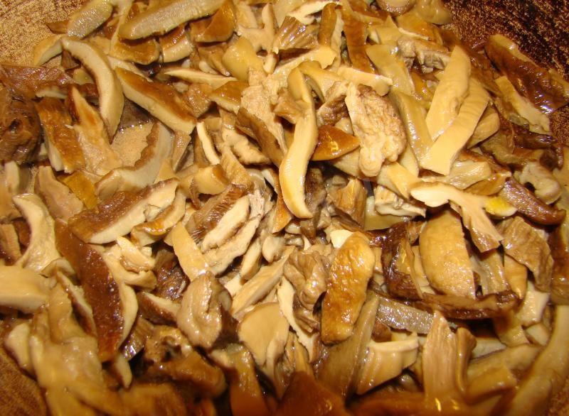 Шаг 10 приготовления Суп лапша с сушеными грибами