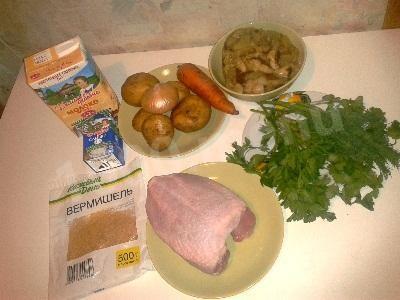 Шаг 1 приготовления Суп из курицы с белыми грибами