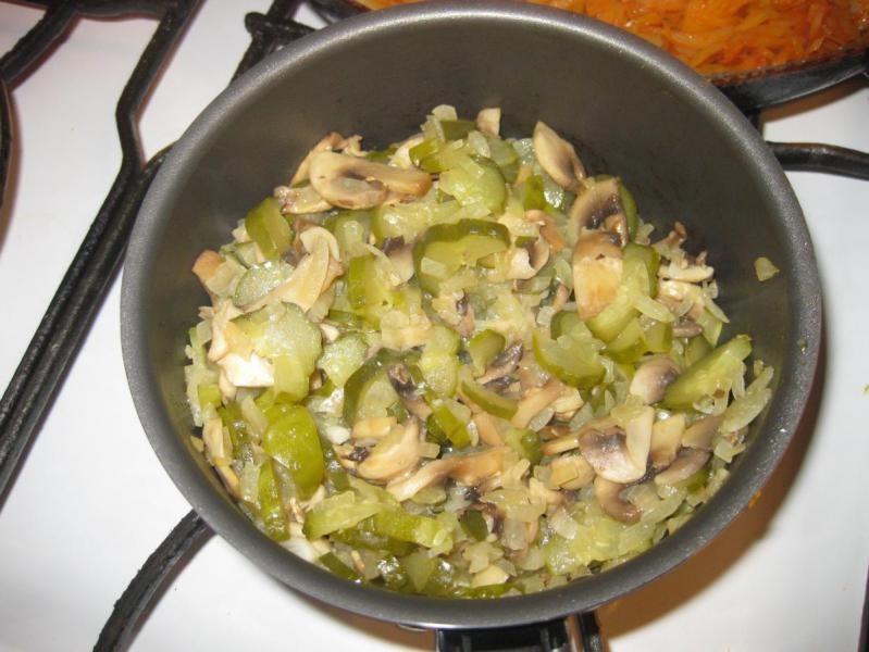 Шаг 9 приготовления Солянка из свежей капусты с шампиньонами