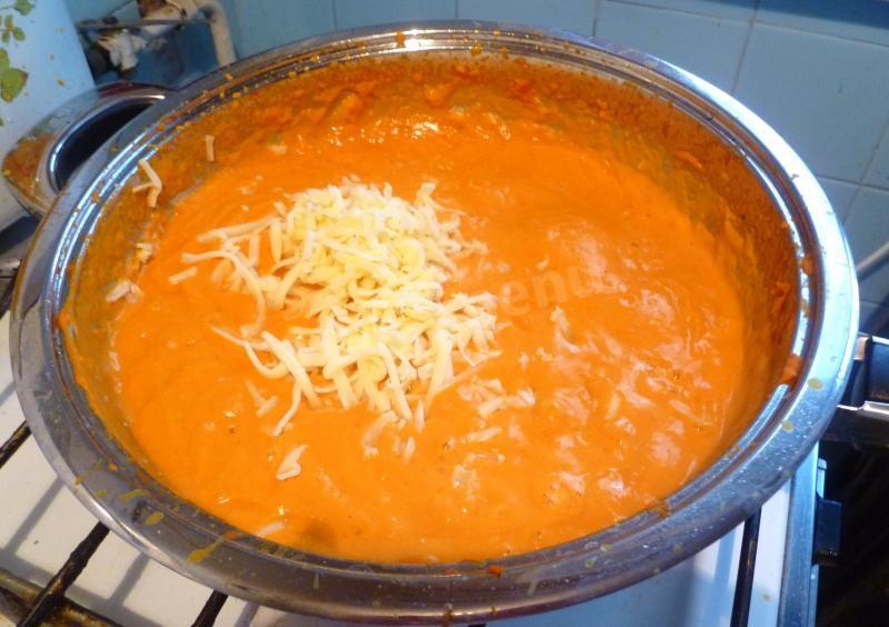 Шаг 6 приготовления Суп пюре из тыквы со сливками и сыром